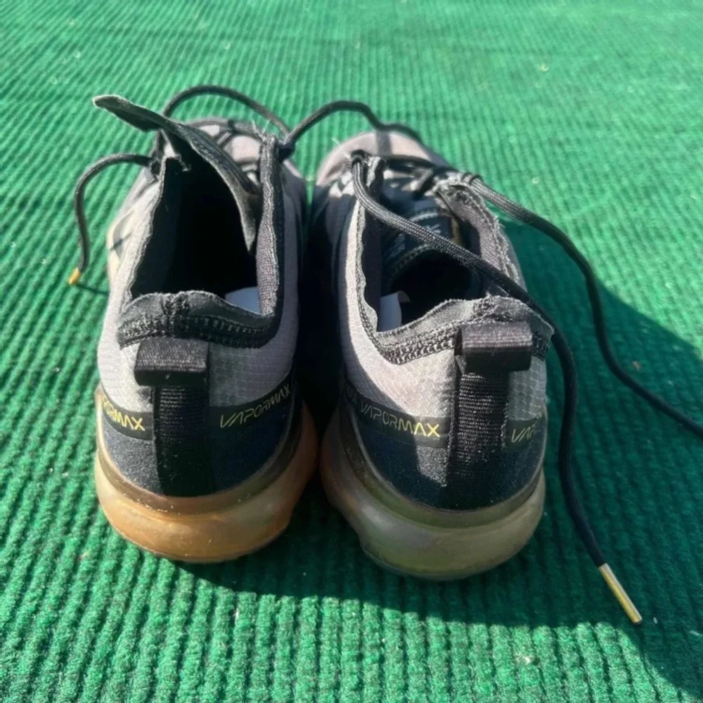 Nike Air VaporMax 2019 GS 'Black Gold' Size 6y Women’s Size 7.5 - Picture 4 of 6